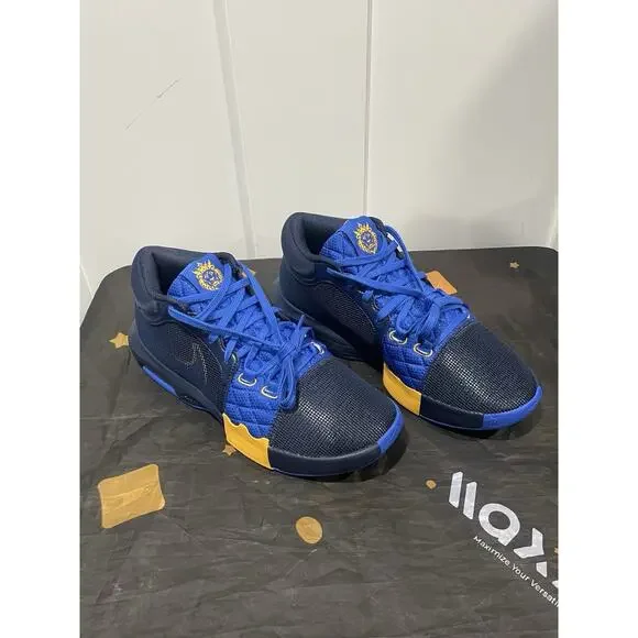 Nike LeBron Witness 8 FB2239-403 Basketball Men’s 10.5 New Without Box Navy Gold